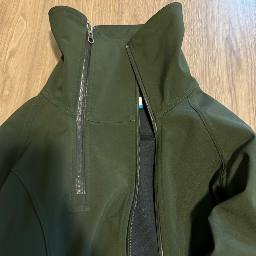 Columbia Women’s Lightweight Jacket - Picture 5 of 10